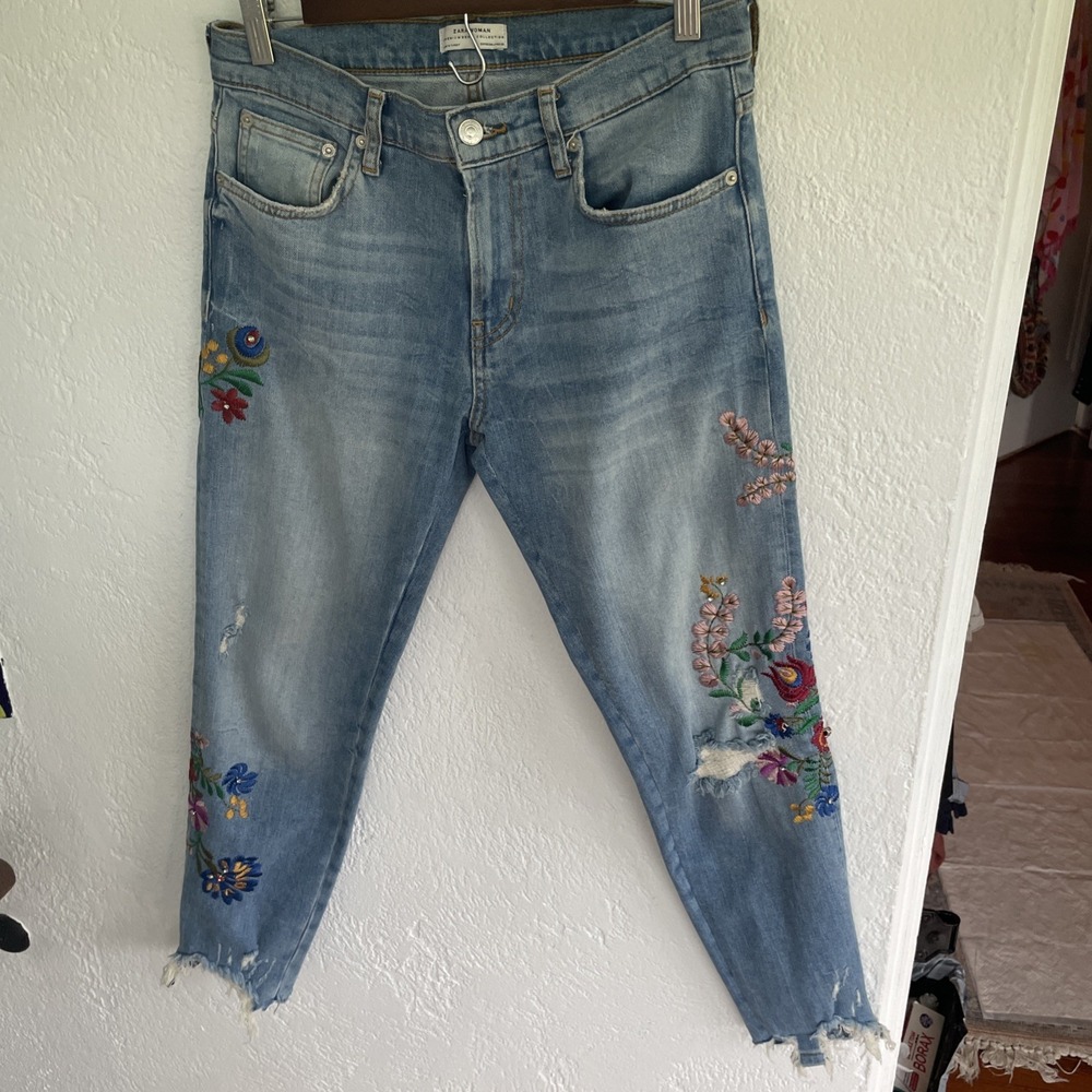 Zara Premium Denim jeans size 4 Embroidered flowers.โ 8.5" rise Raw Hem